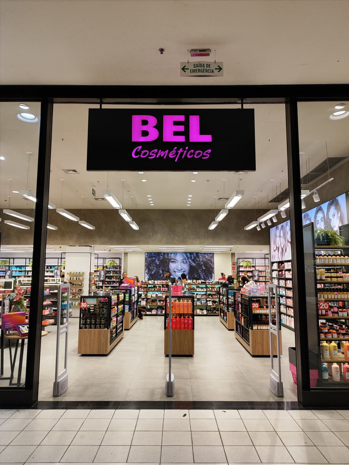 BEL Cosméticos - Letreiro de loja